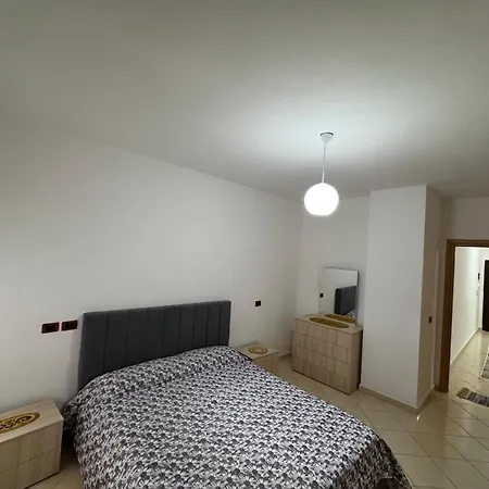 Plazh Durres Xhulio Daily Rent アパート Polisi i Vogel